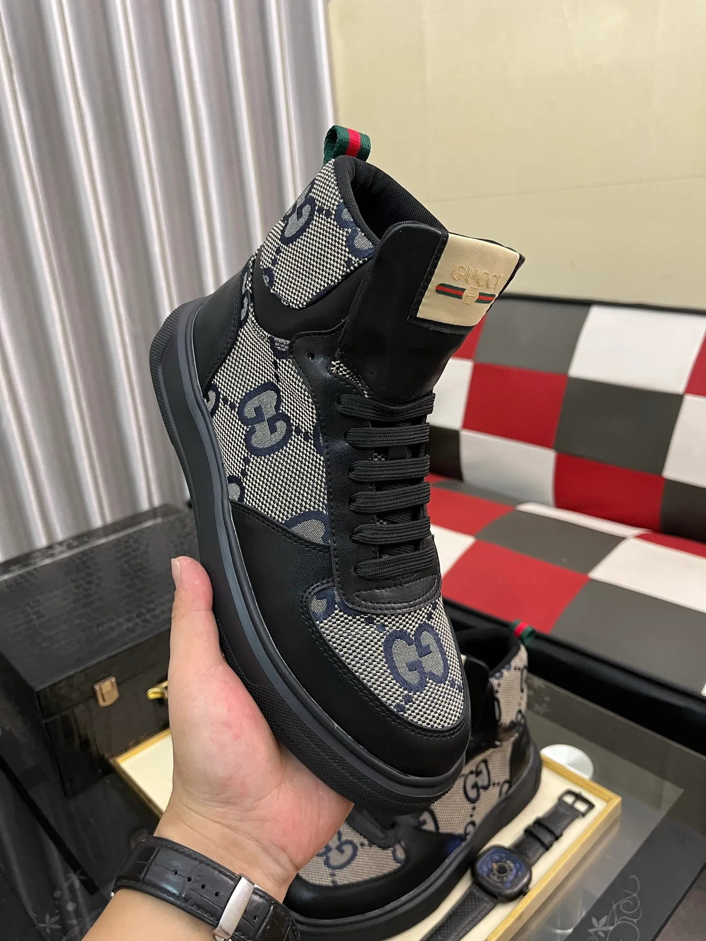 Men's shoes 💰440⌚️⌚️ Gucci •Gucci original quality. ~ Unique modern style sneakers. 🏃A must-have casual shoe for trendy men😍😍 Original brand imported from Italy, imported original leather, sheep lining (refuses to discolor and grind feet) Sole: Original sole provided by the original factory, French lazy style design ⚠️Fit to the feet, original quality attached, super comfortable original sole, size: 38-443️⃣Colors available